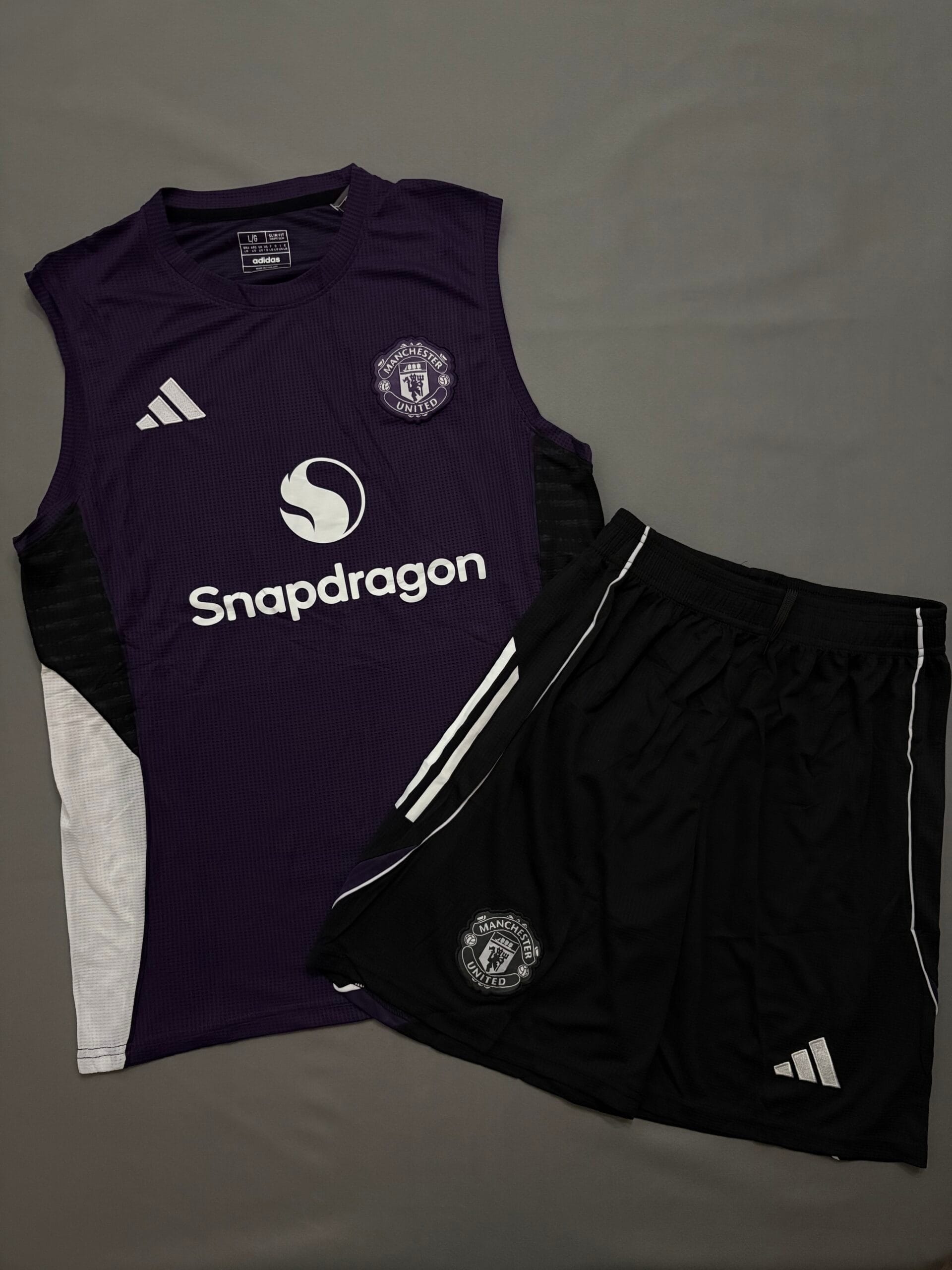 Conjunto Manchester United Musculosa + Short IMPORTADO